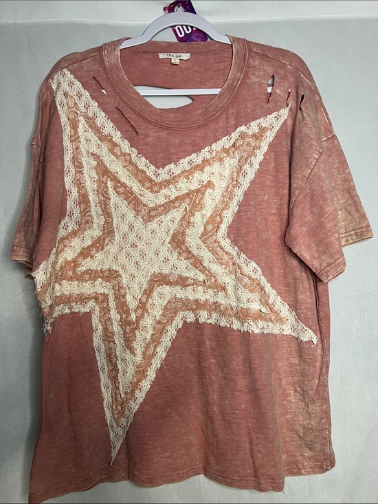 Oli & Hali Tops - Oli & Hali Oversized Large Distressed Star Lace Graphic Tee - Mauve Pink PTP 25”